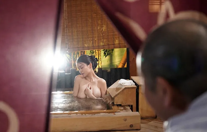 Vợ sắp cưới của con trai bị bố ông chồng nhìn trộm khi đang tắm rồi xoạc đến mang thai